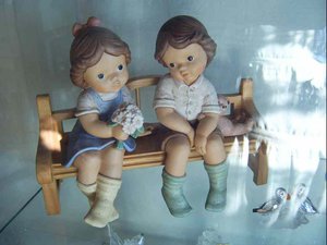 ( durch die Vitrine fotografiert , spiegelt )