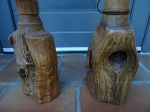 Vasen aus Brennholzstücken ,gebeitzt<br />und wieder teilw. abgeschliffen !