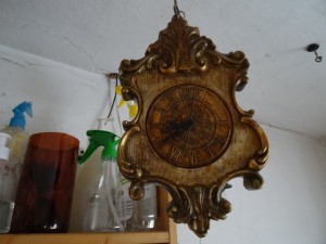 allgemeine Werkstattuhr ! hängt an der Decke mit Schlagwerk !